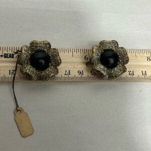 VOGUE BIJOUX Vintage Rhinestone and Gold Tone 1980's clip earrings